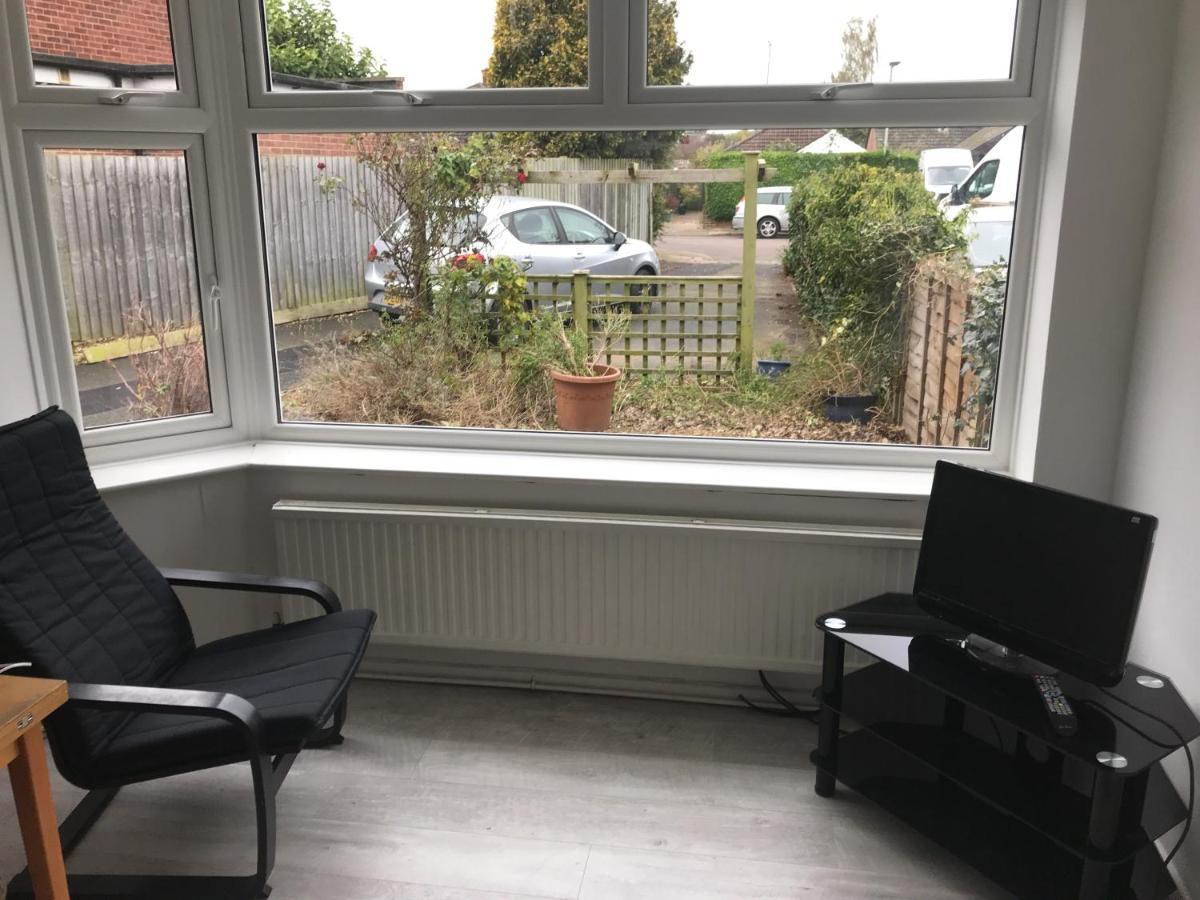 2 Bedroom Garden Apartment Cheltenham Eksteriør bilde